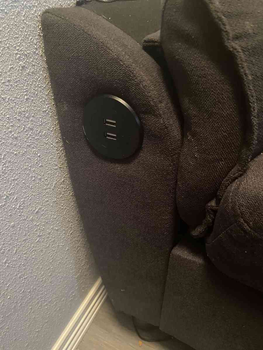 couch - Fayetteville, Arkansas - FleaMarketBay