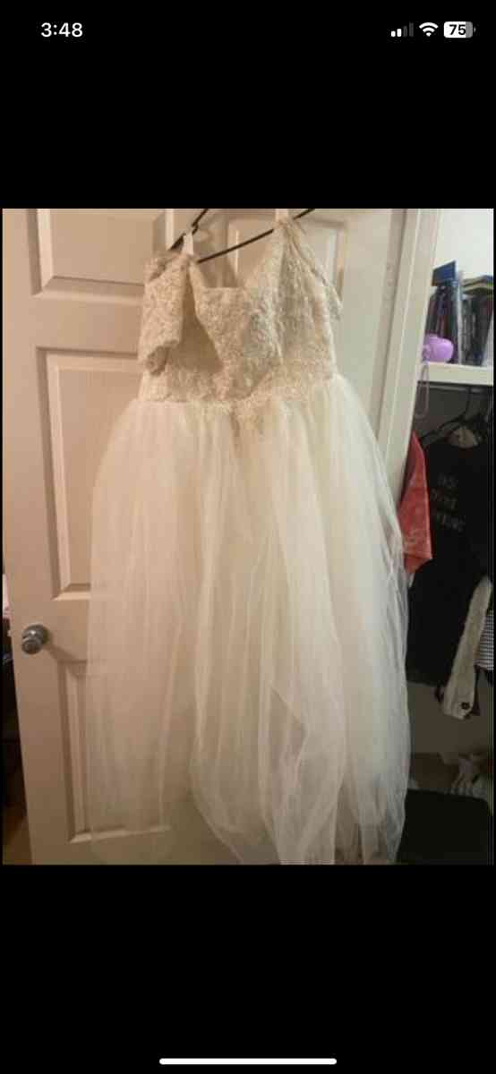Wedding dress - Fayetteville, Arkansas