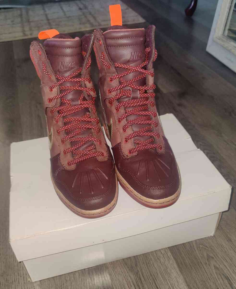 Nike Dunk SkiHigh Sneaker BootsRARE - Kokomo, Indiana - FleaMarketBay