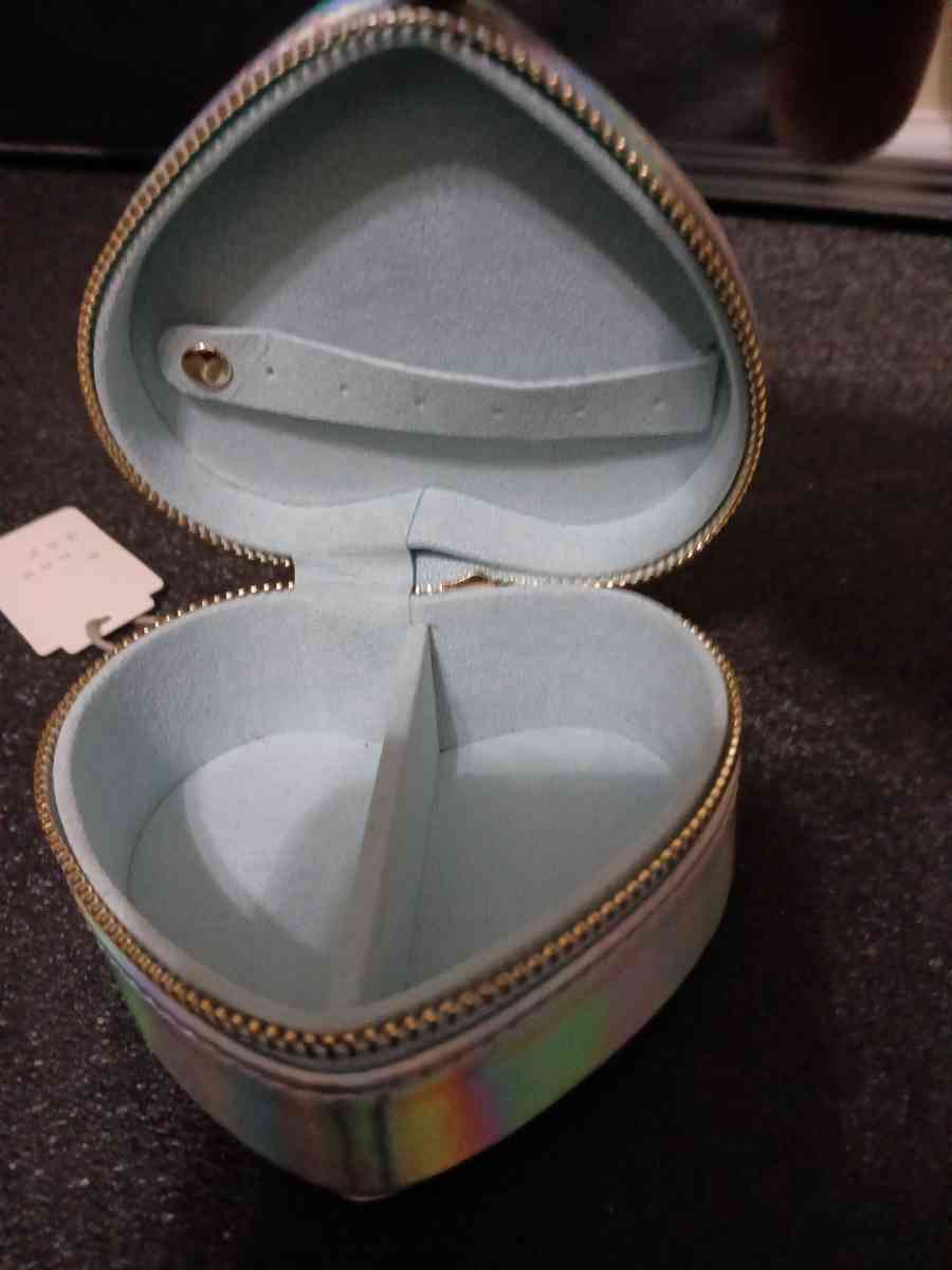 Heart shape jewelry box 3inch x 3inch - Indianapolis, Indiana - FleaMarketBay