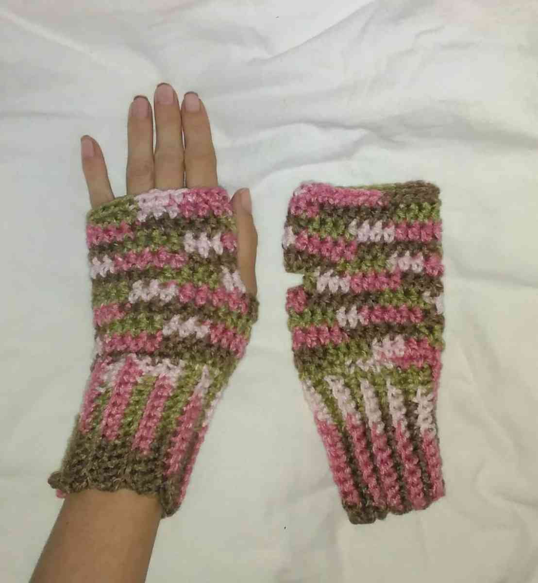 Beautiful Warm Fingerless Gloves - Suffolk, Virginia - FleaMarketBay