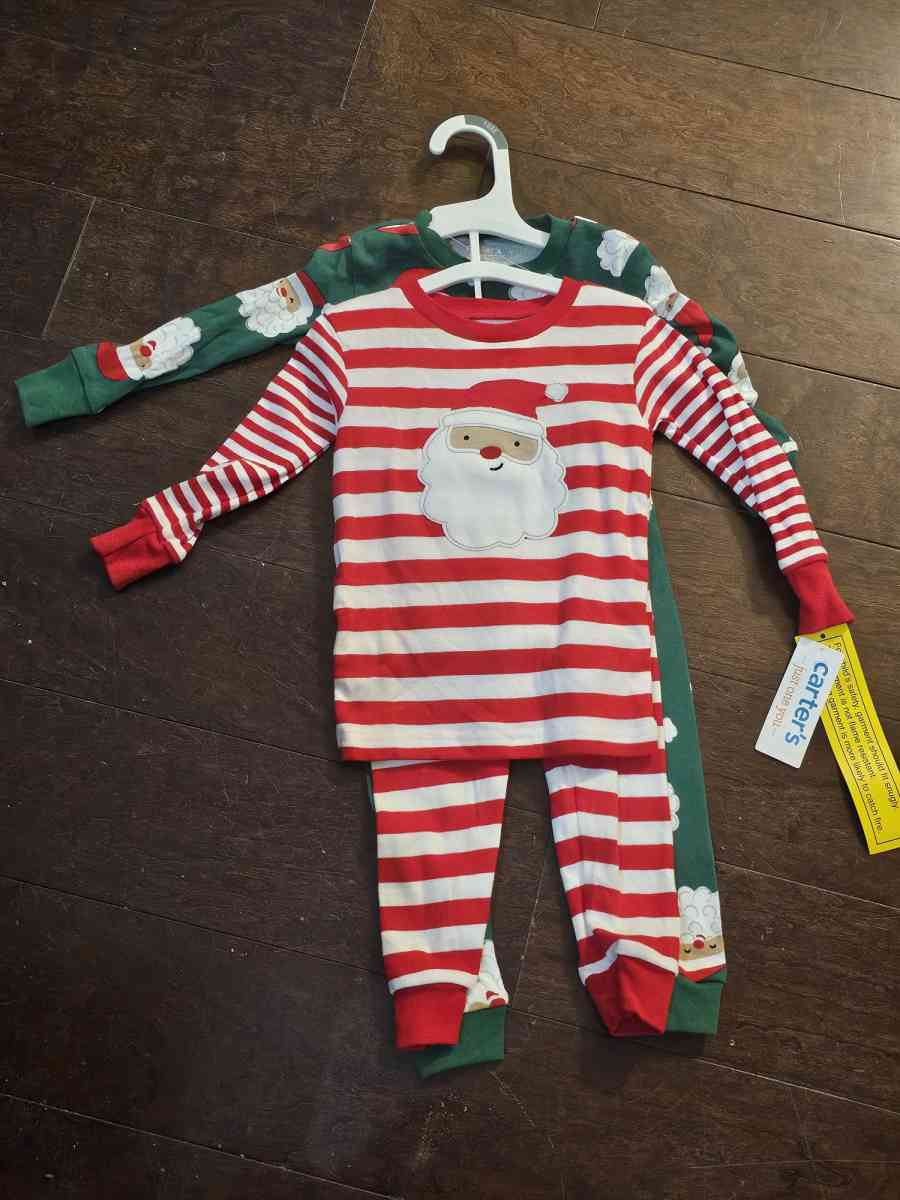 Carters 4 pieces sets of kids holidays pijamas size 18M - Indianapolis, Indiana - FleaMarketBay