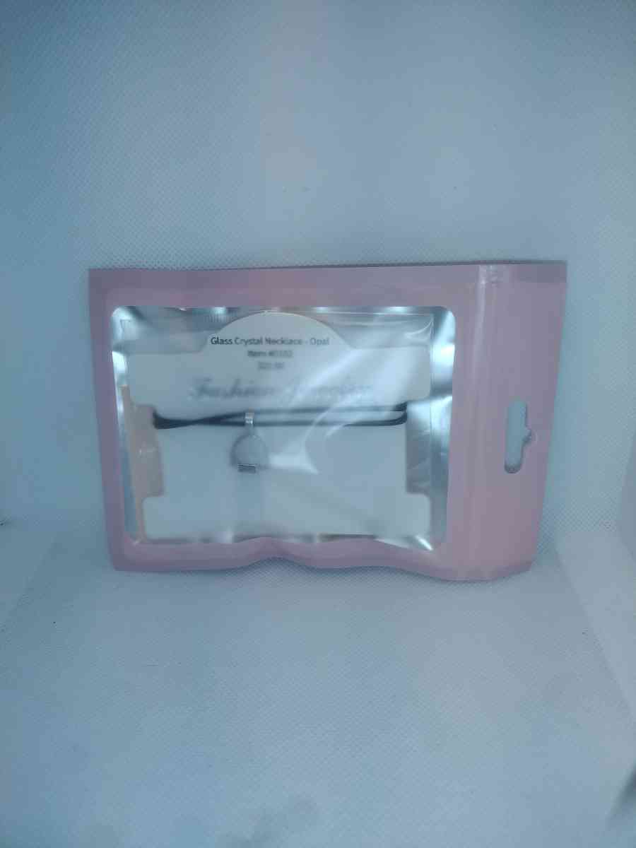 White Glass Pendant Necklace - Roanoke, Virginia - FleaMarketBay