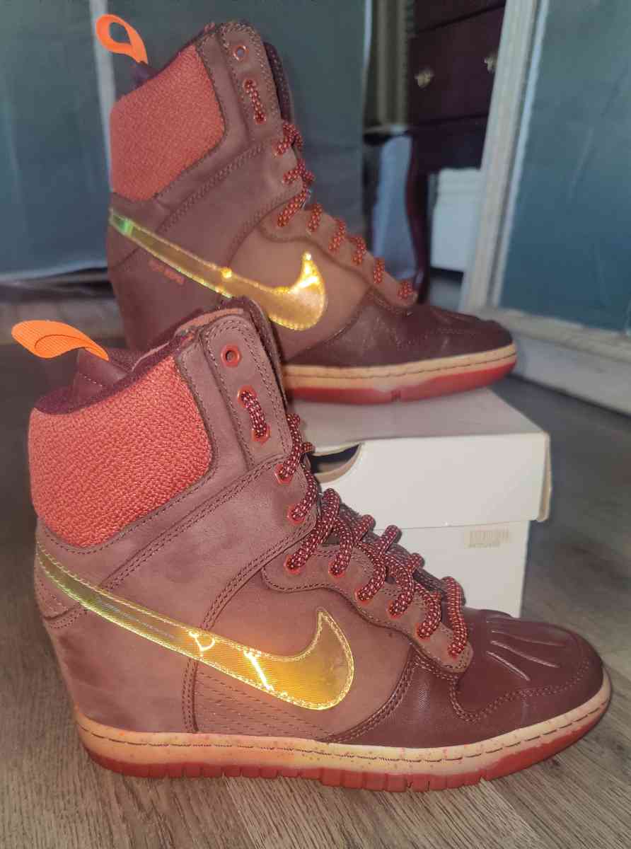 Nike Dunk SkiHigh Sneaker BootsRARE - Kokomo, Indiana - FleaMarketBay