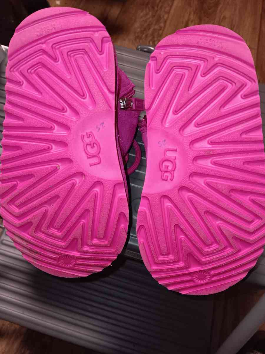 Child Pink Uggs Boots - Aberdeen, North Carolina - FleaMarketBay