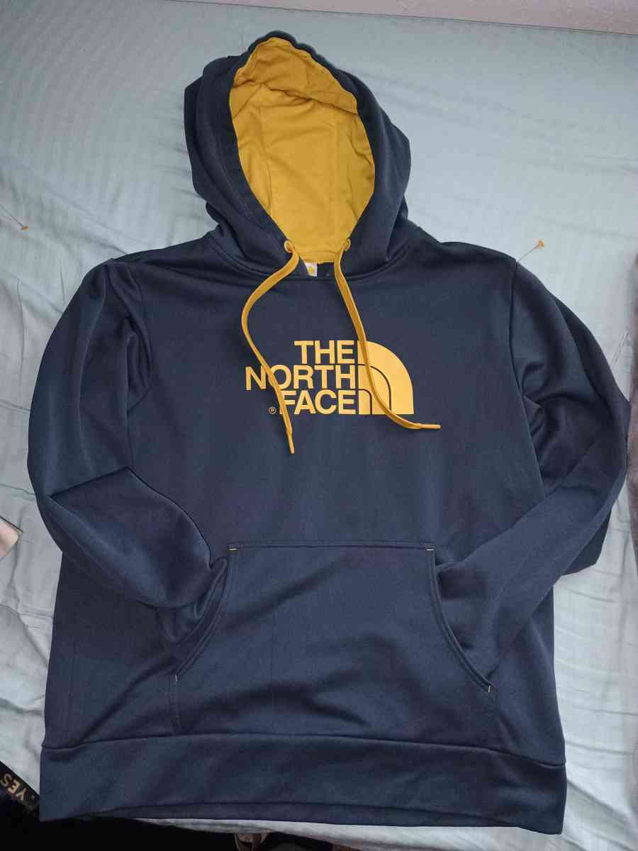 womans  hoodies and beanies and vests etc - Terre Haute, Indiana - FleaMarketBay