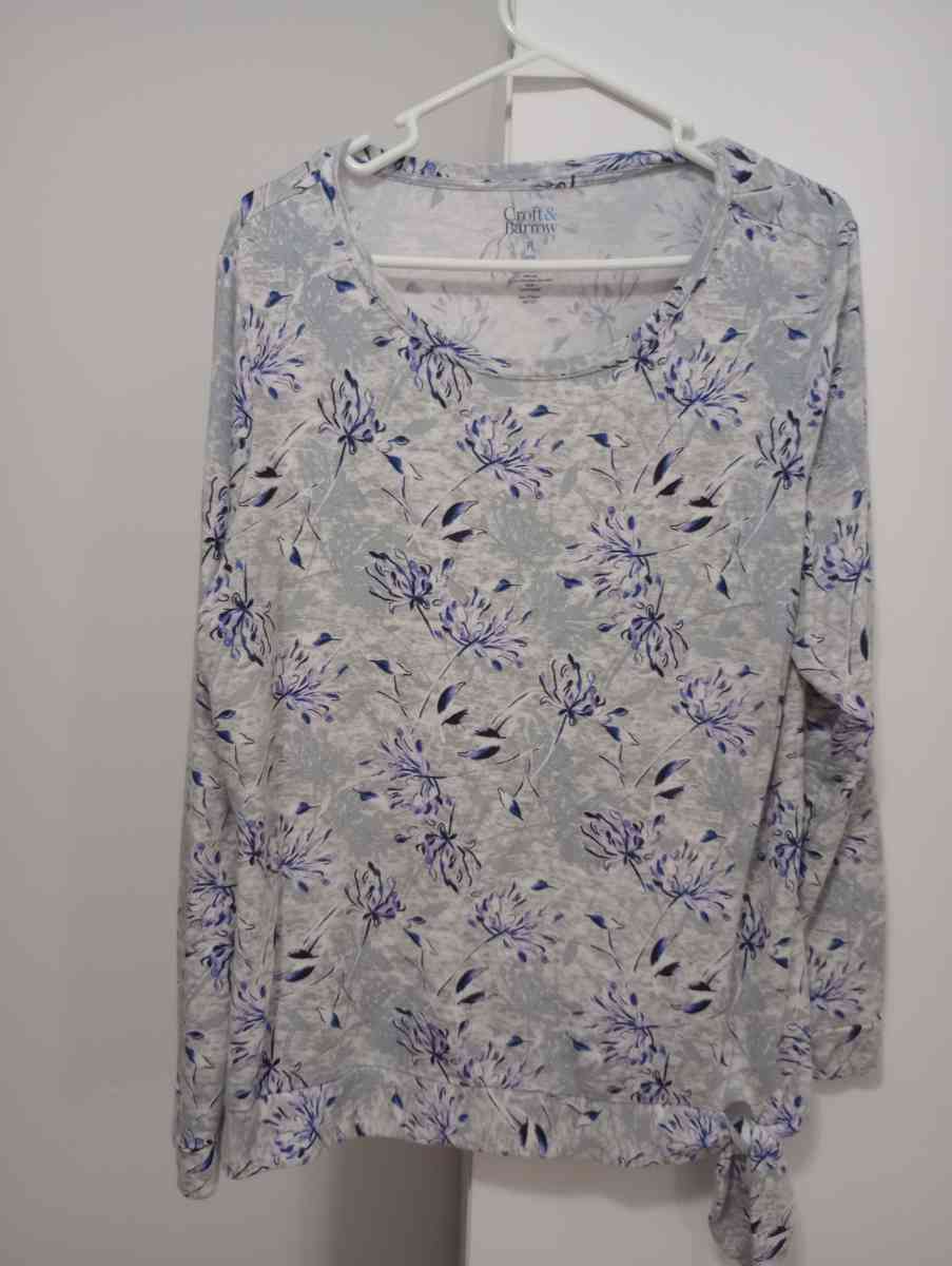 Womans Long Sleeve Blouse - Augusta, Georgia - FleaMarketBay