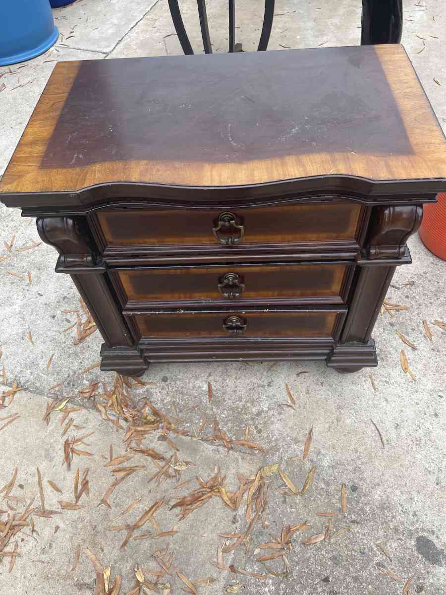 bed room furniture - Fayetteville, North Carolina - FleaMarketBay