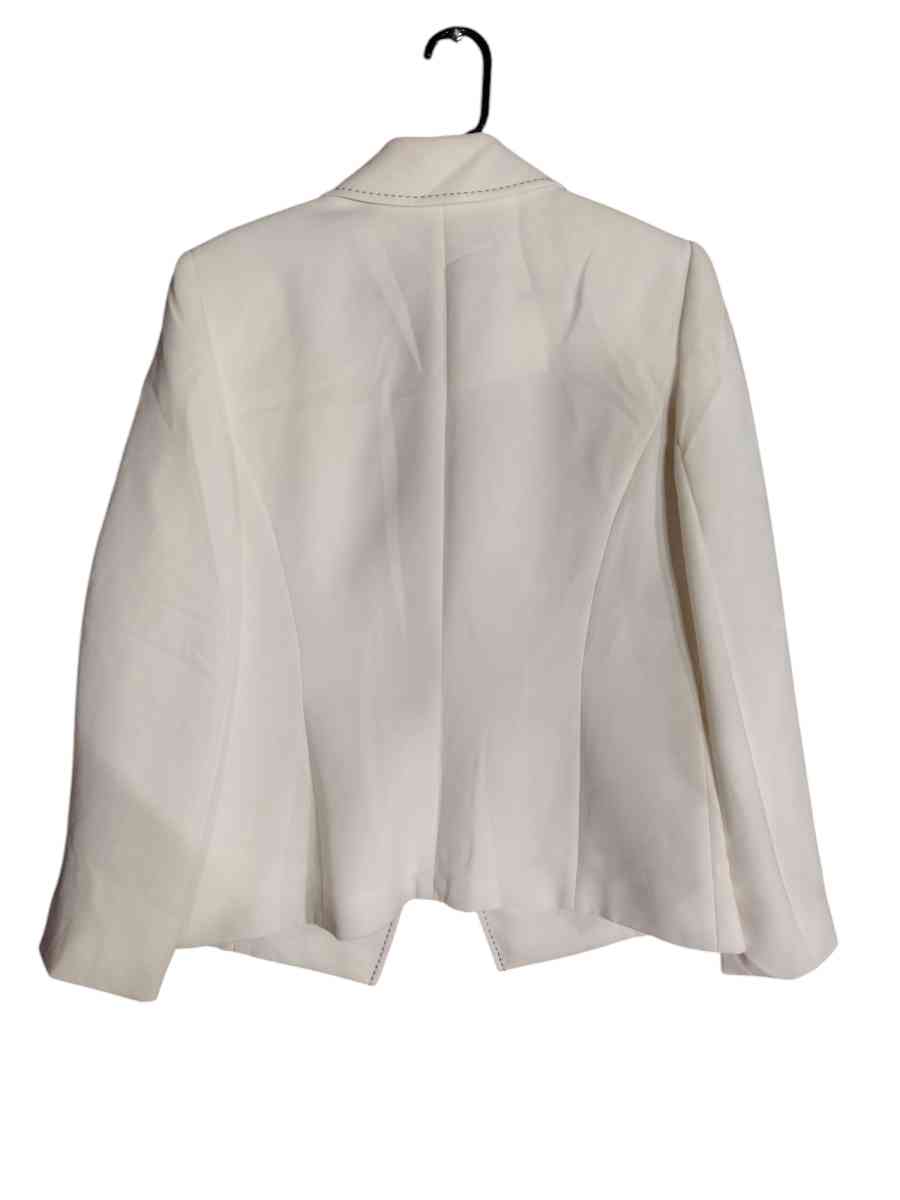 white tahari suit jacket - Saint Louis, Missouri - FleaMarketBay