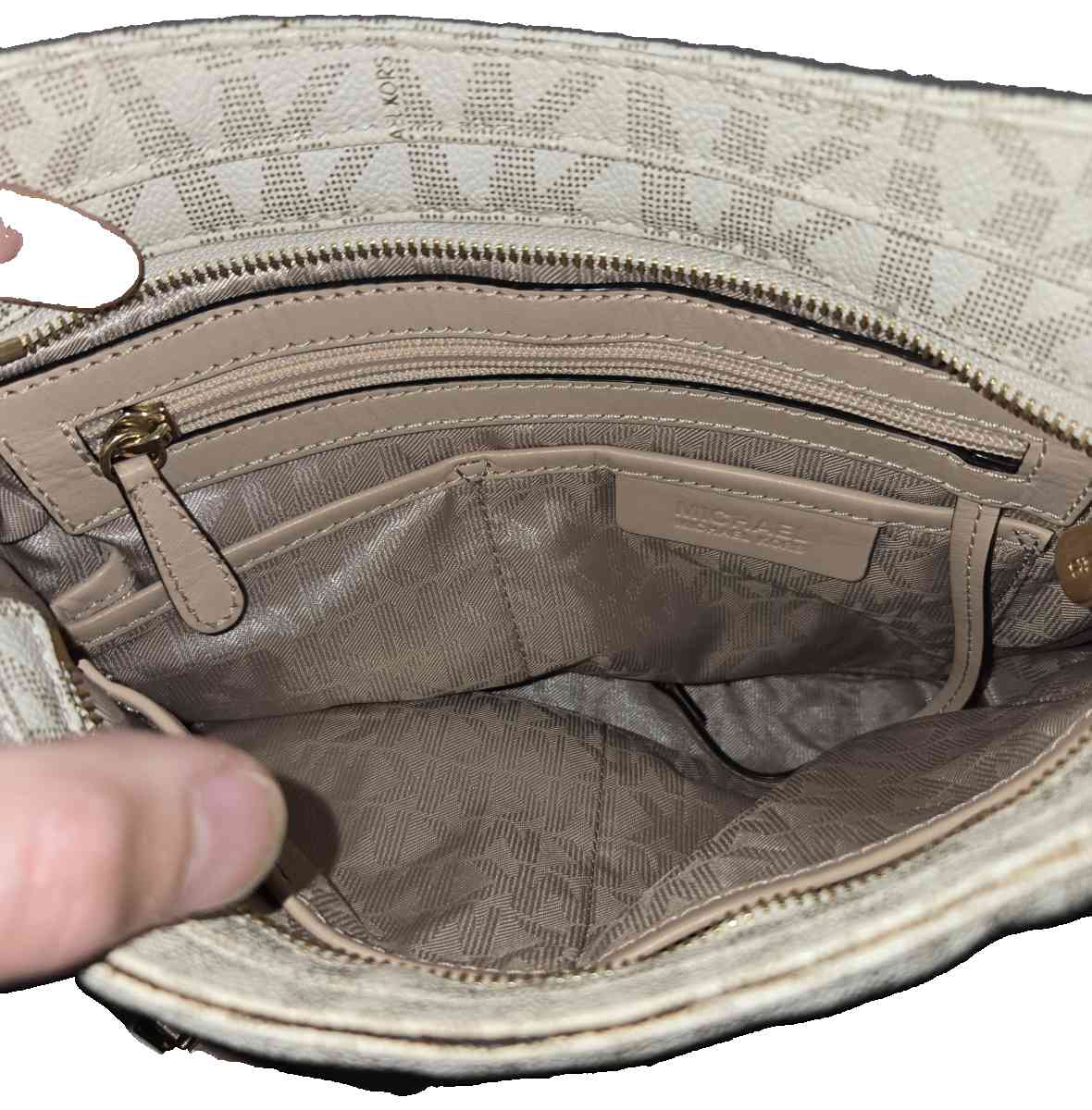 Michael KORS HANDBAG - Indianapolis, Indiana - FleaMarketBay