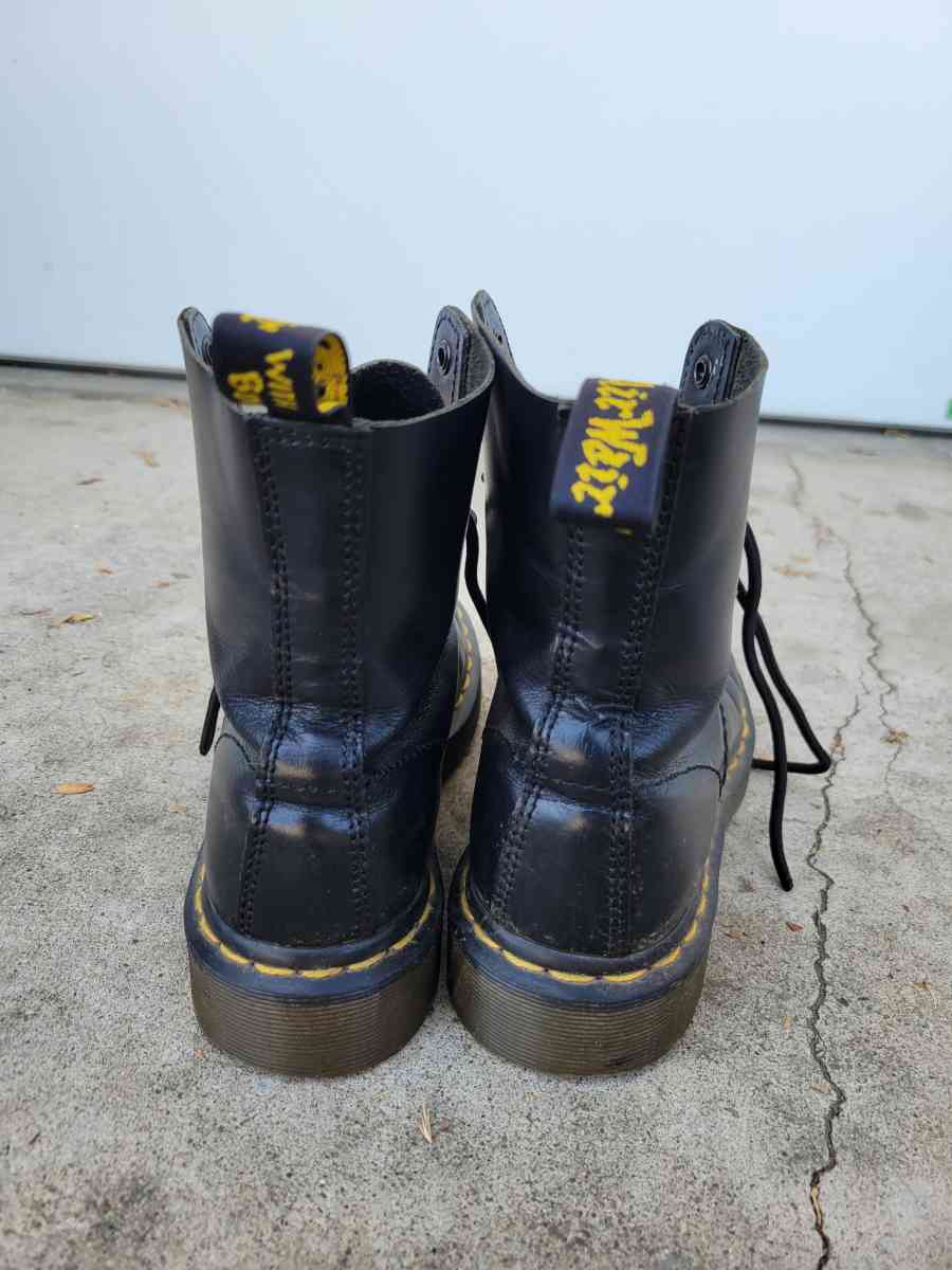 pascal doc martens boots - Orange, California - FleaMarketBay