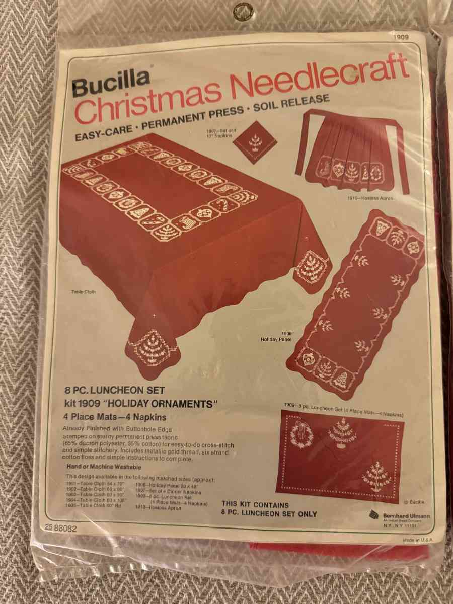 2018HMT Two New  Bucilla Christmas Needlecraft 8 Piece Lunch - Gallatin, Tennessee - FleaMarketBay