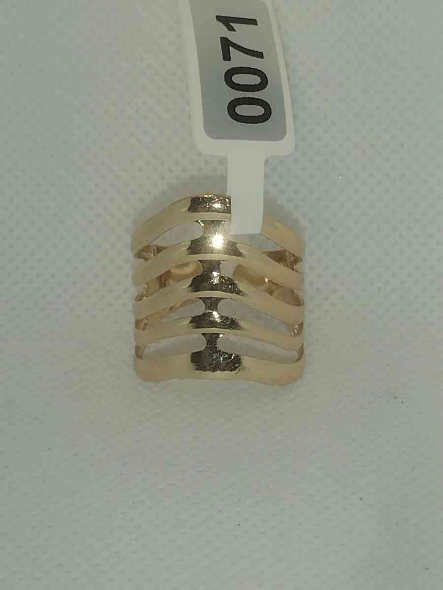 Roundup Chic Rhinestone Ring - Roanoke, Virginia - FleaMarketBay