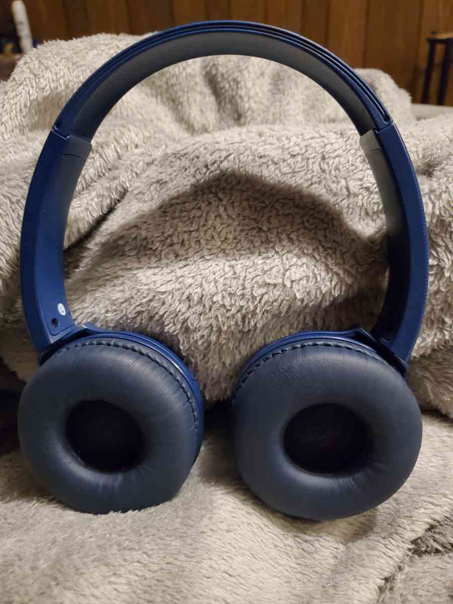 Sony Headphones - Wheeling, West Virginia - FleaMarketBay