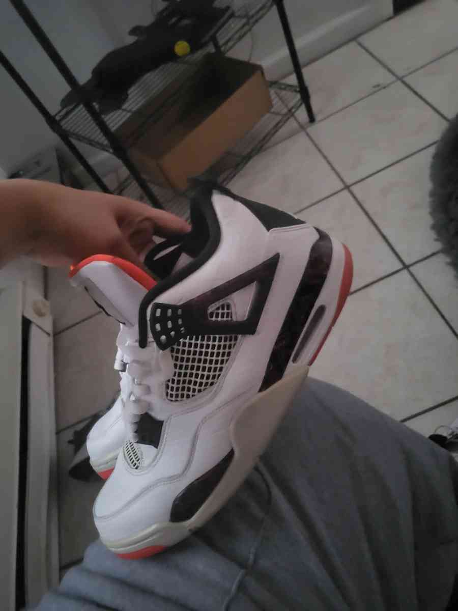 used jordans size 10 both for 25 - Alicia, Arkansas - FleaMarketBay