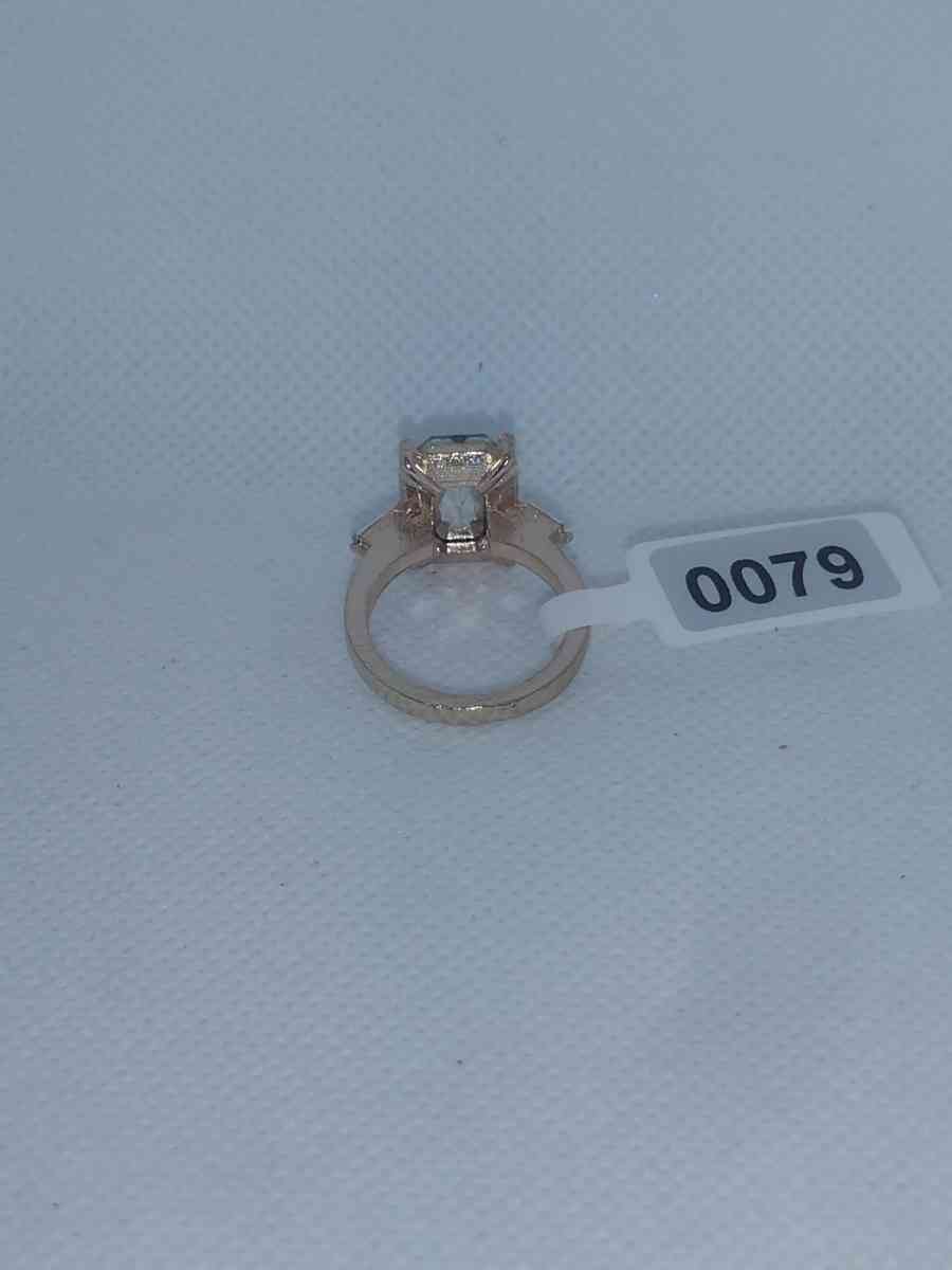 Radiant Green Chic Rhinestone Ring - Roanoke, Virginia - FleaMarketBay