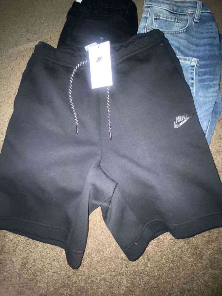 Nike Fleece Shorts - Admire, Kansas - FleaMarketBay