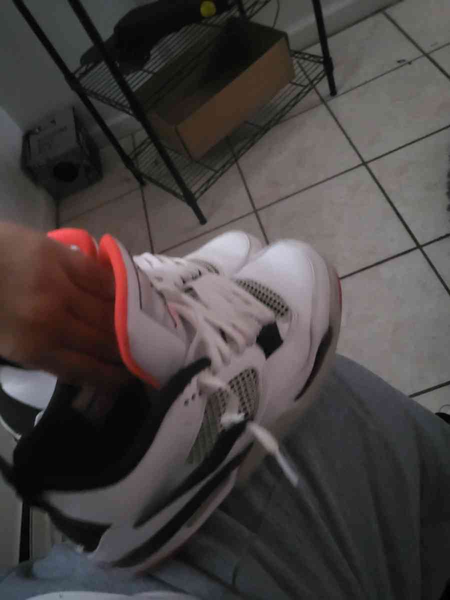 used jordans size 10 both for 25 - Alicia, Arkansas