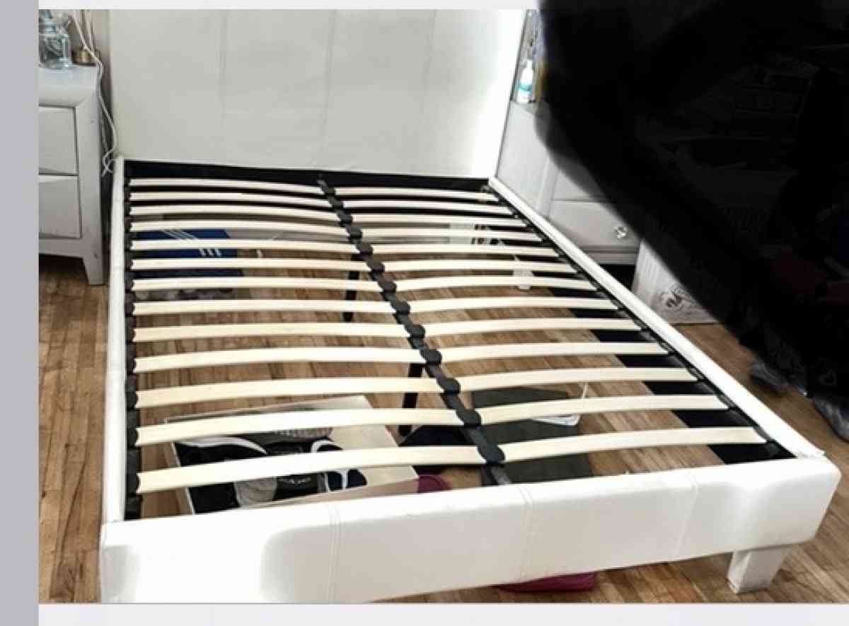 full size bed - Canoga Park, California