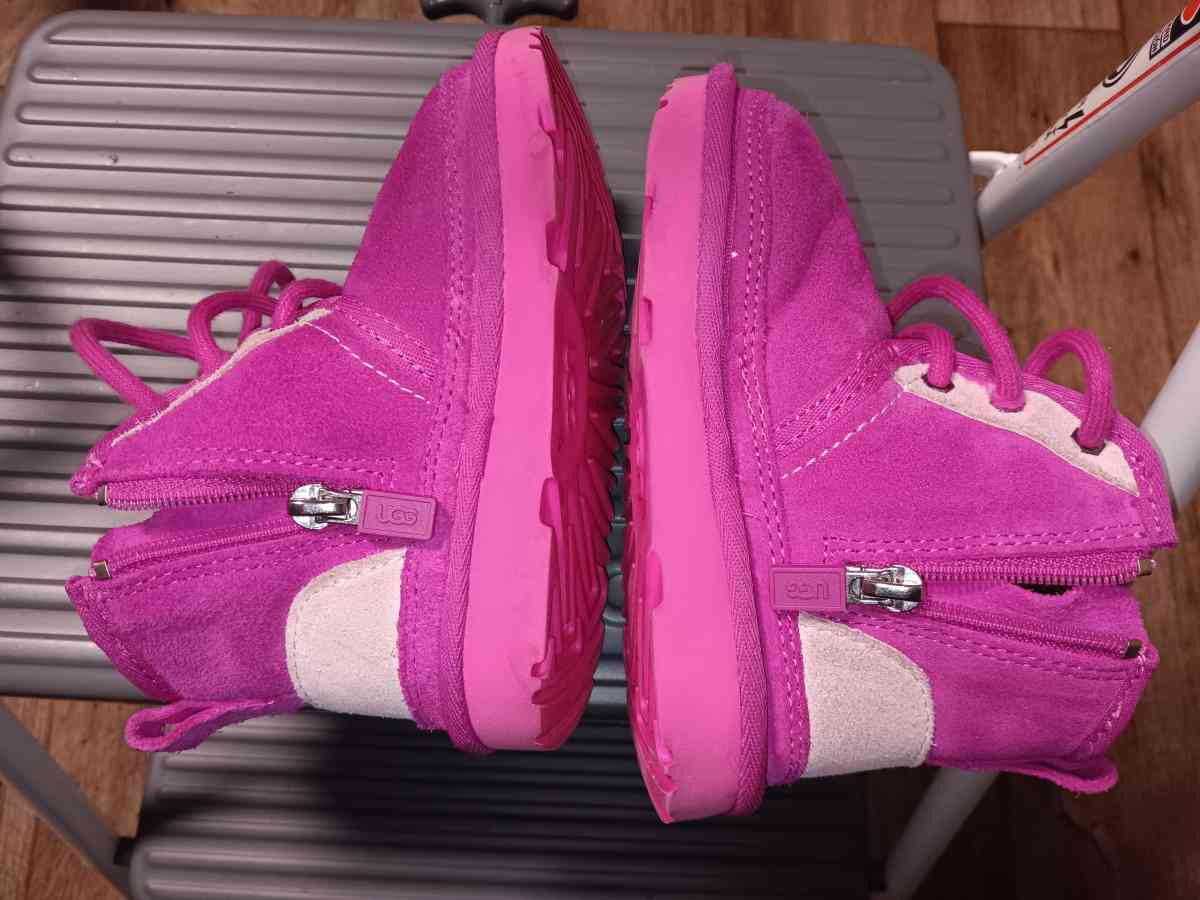 Child Pink Uggs Boots - Aberdeen, North Carolina - FleaMarketBay