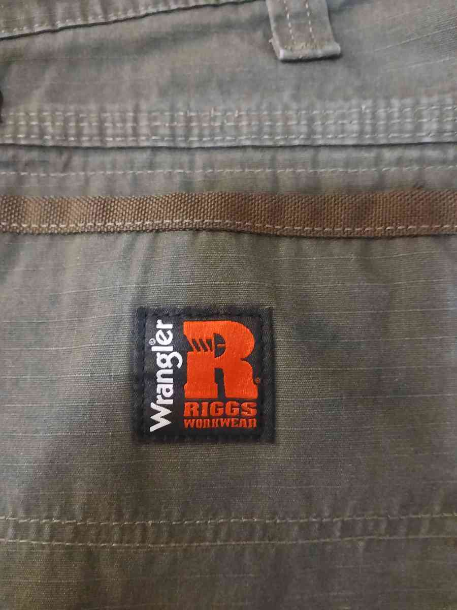 Wrangler work cargo pants 34x32 - Indianapolis, Indiana - FleaMarketBay