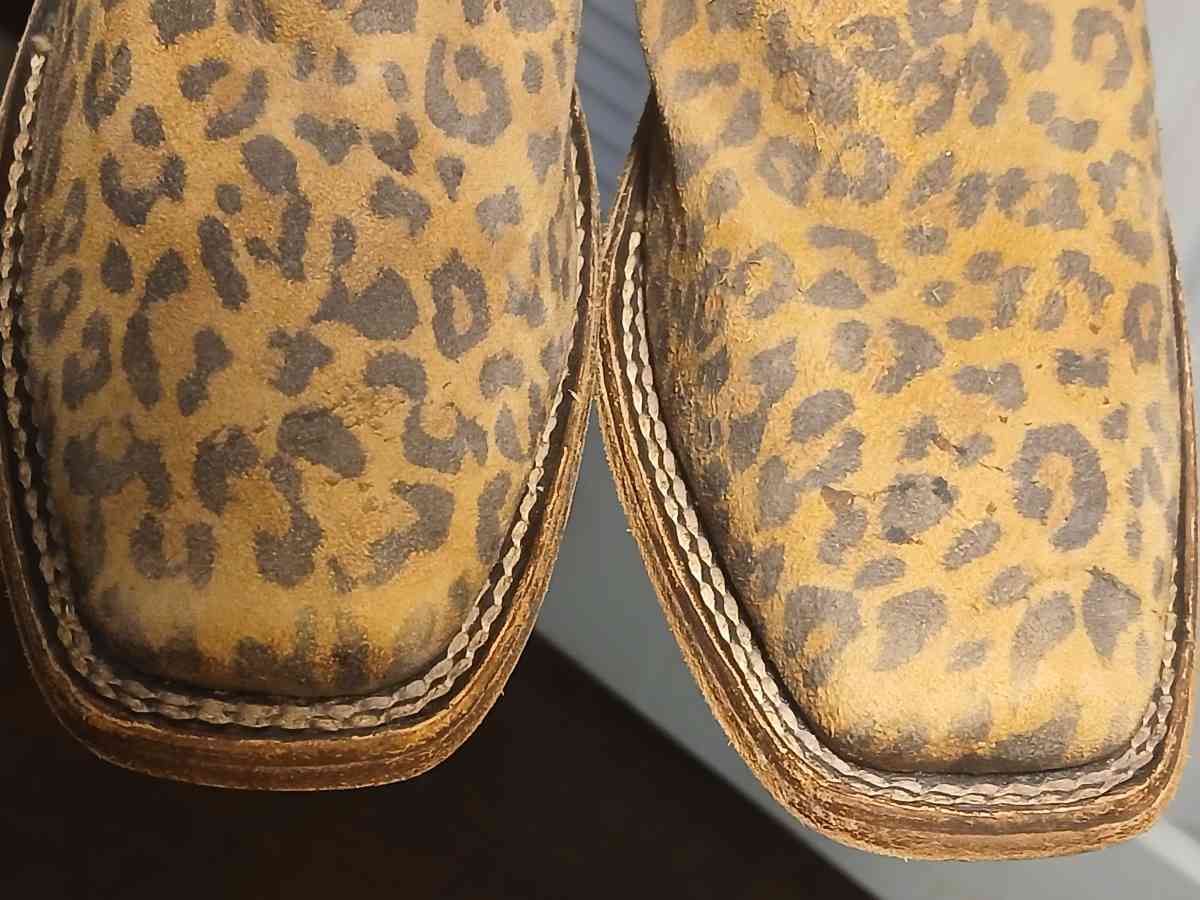 Corral handcrafted boots for men size 6 point 5 and women 8 - Indianapolis, Indiana - FleaMarketBay