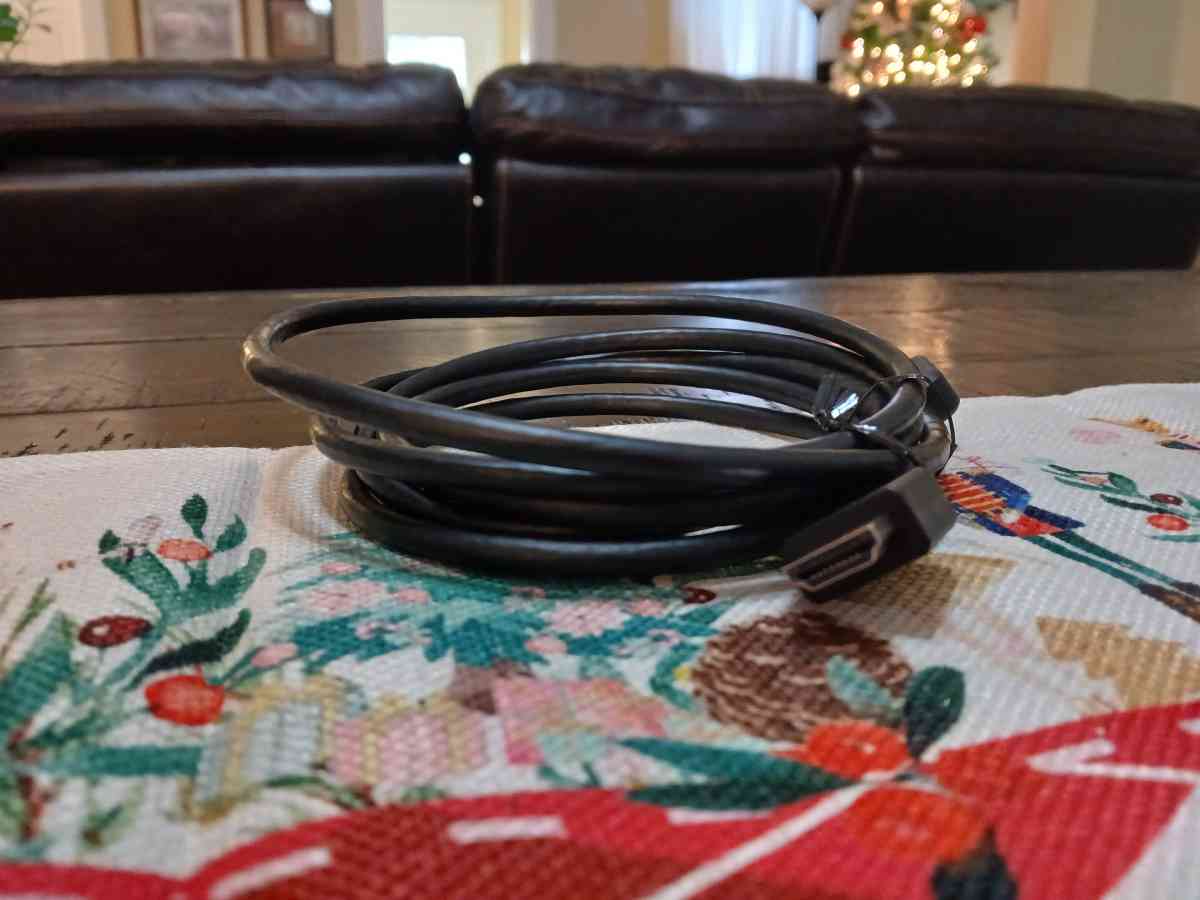 HDMI cable 5feet used like new - Indianapolis, Indiana - FleaMarketBay