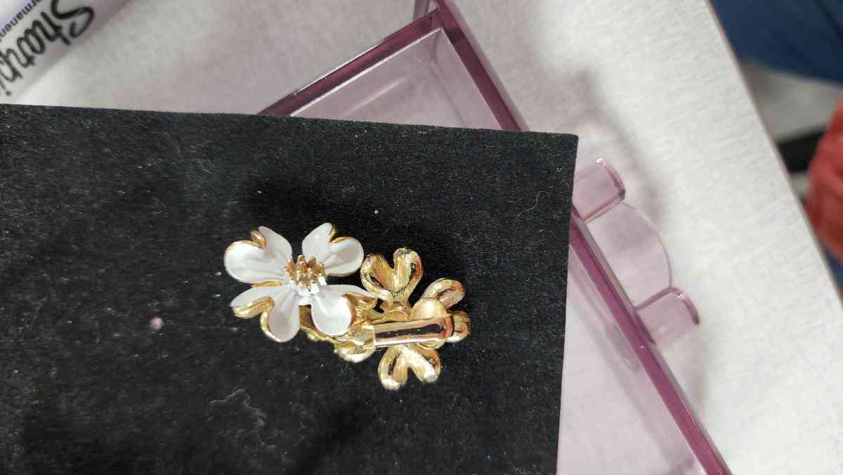 Handmade Braclets and more porch pickup only Vintiage - High Point, North Carolina - FleaMarketBay