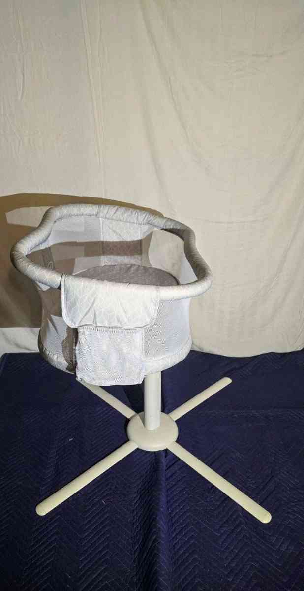 halo swivel bassinet - Burleson, Texas - FleaMarketBay