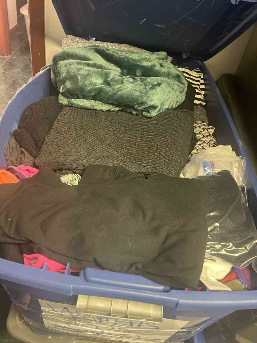 huge 45 gallon bin full of womens tops M - Lyndhurst, New Jersey - FleaMarketBay