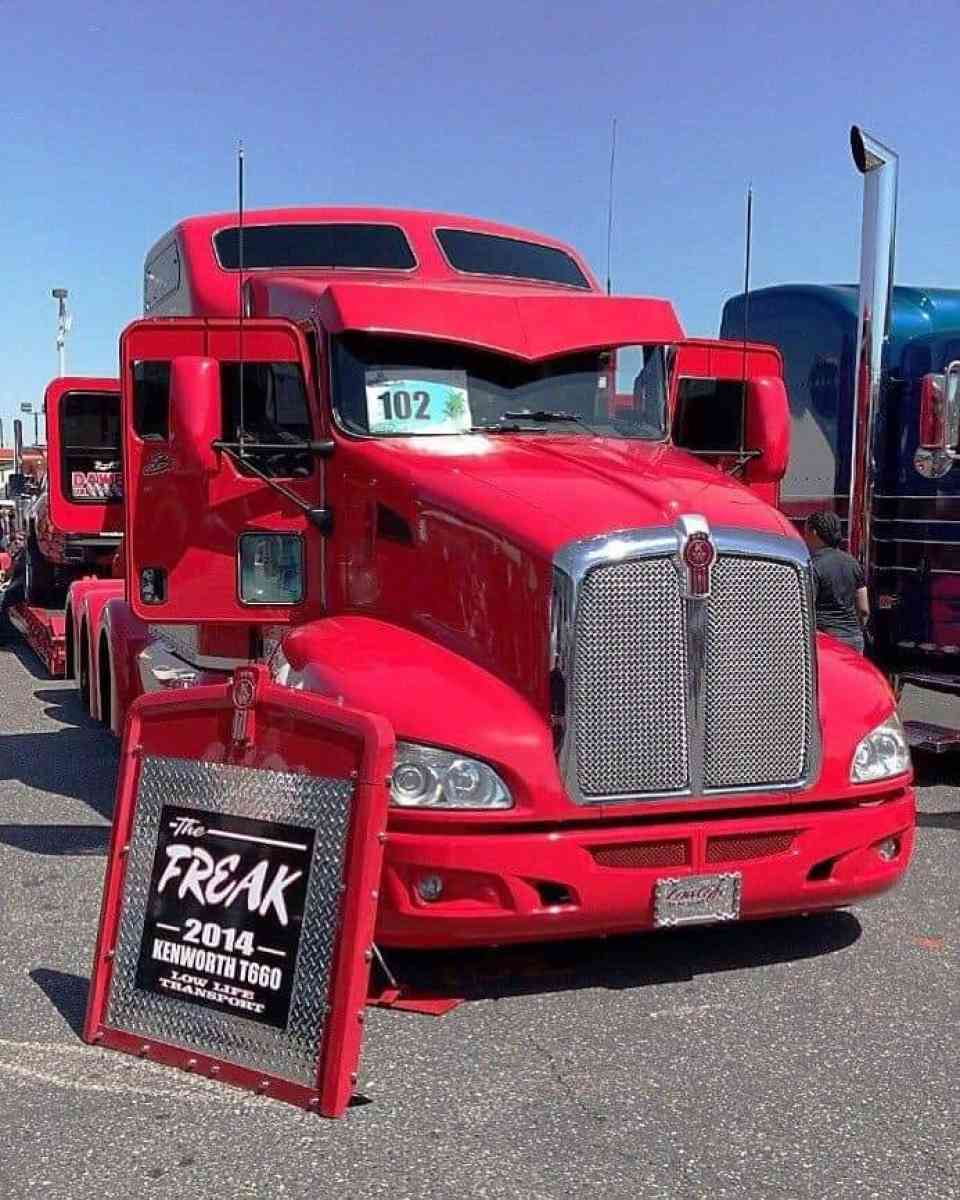 Kenworth Trucks and A Reefer - Aurora, Colorado - FleaMarketBay