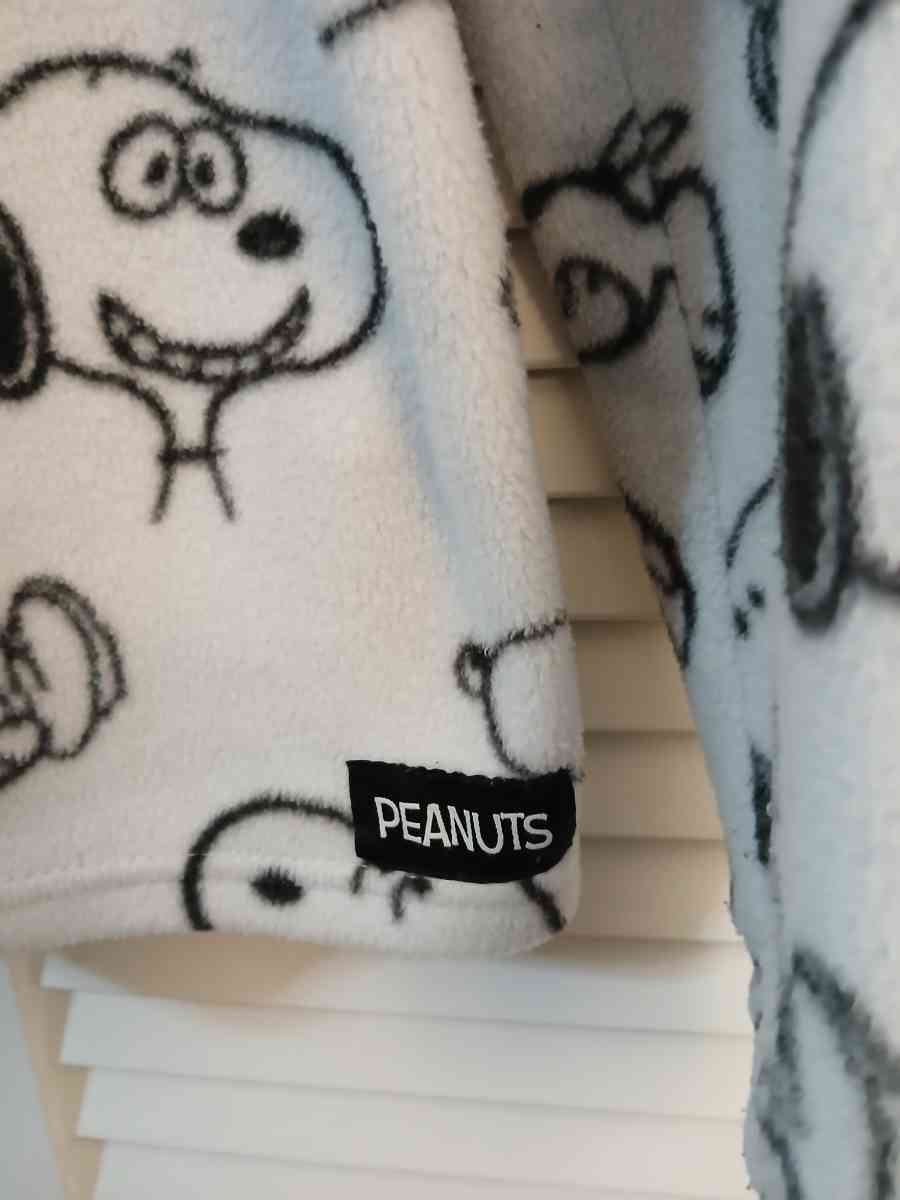 Peanut hoodie for kids Large - Indianapolis, Indiana - FleaMarketBay