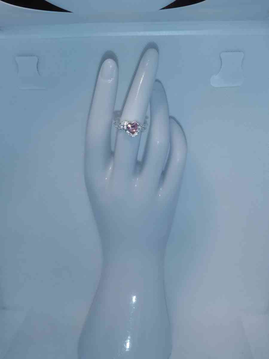 Sparkling Heart Ring - Roanoke, Virginia - FleaMarketBay