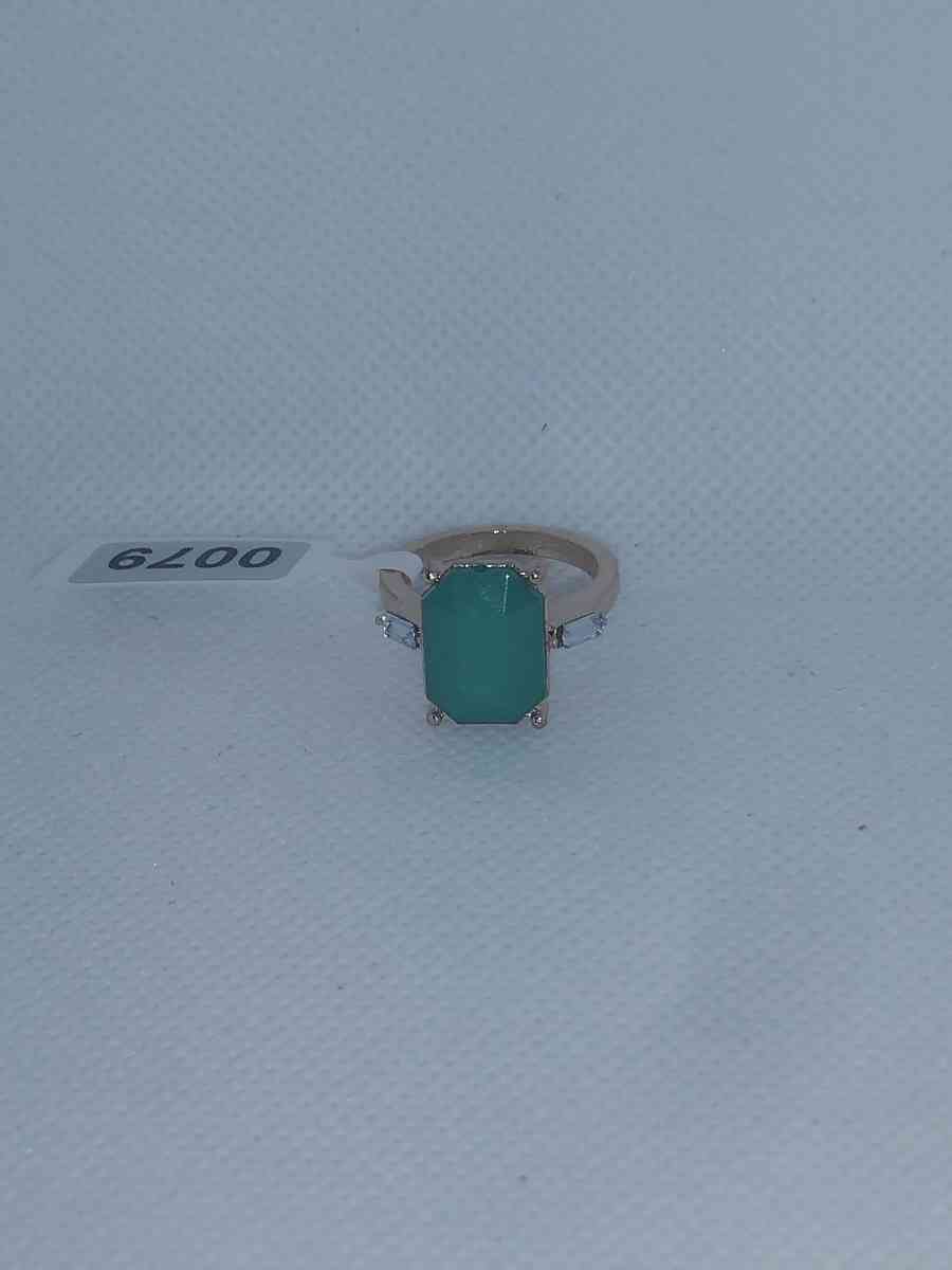 Radiant Green Chic Rhinestone Ring - Roanoke, Virginia - FleaMarketBay