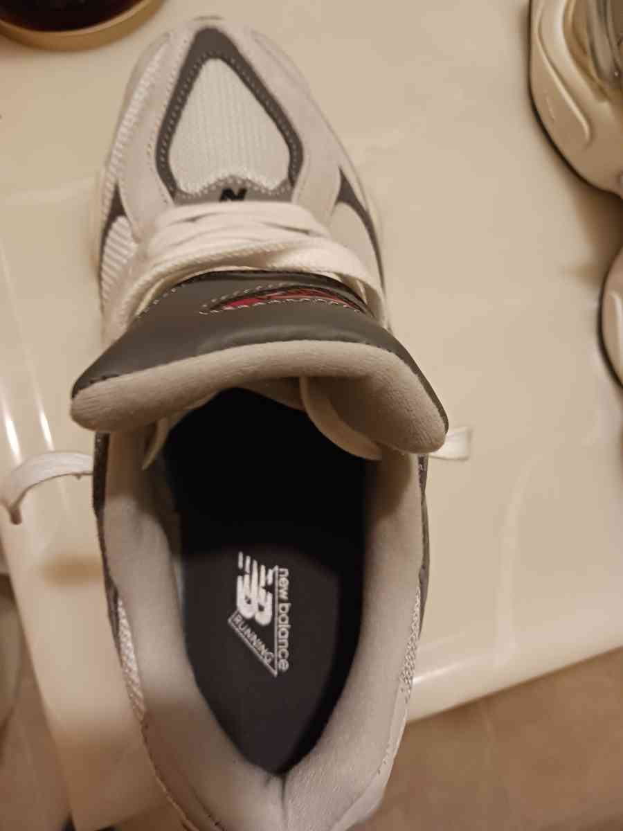 New Balance 9060s Rain Cloud Grey - Novato, California - FleaMarketBay