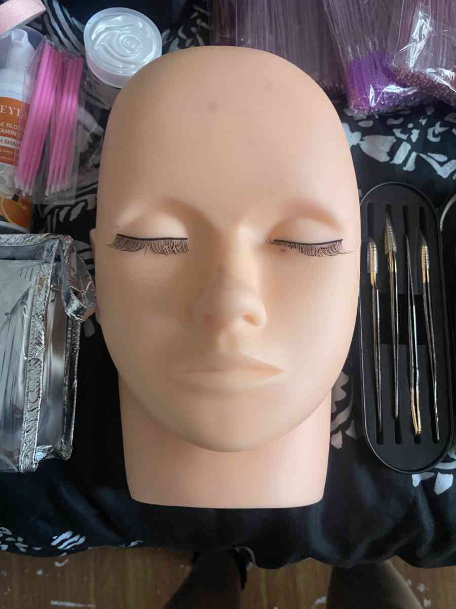 Eyelashes - Brooklyn, New York - FleaMarketBay