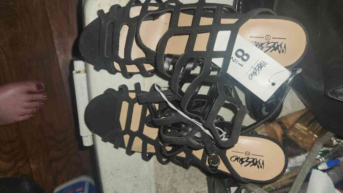 brand new black heels - Oakland, California - FleaMarketBay