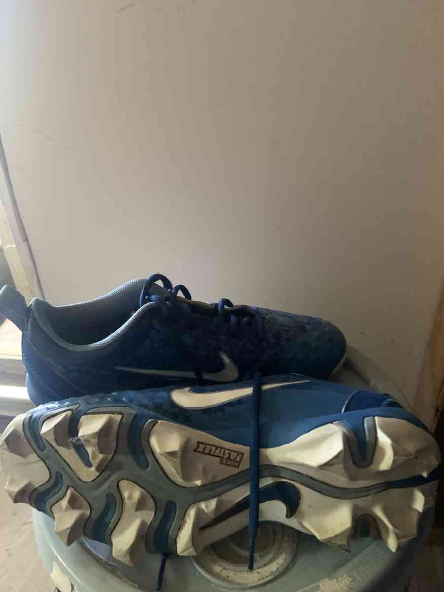 boy cleats - Columbia, Tennessee - FleaMarketBay