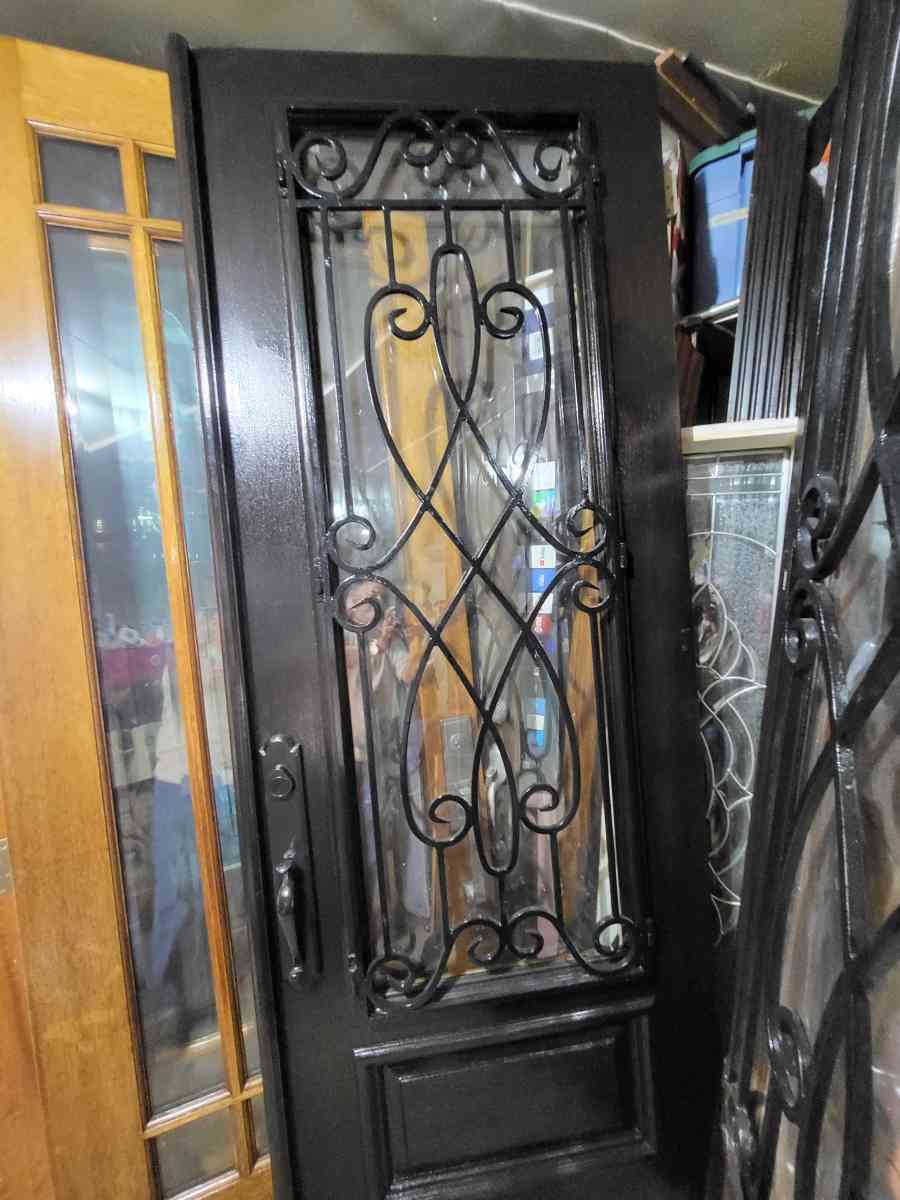 beautiful Mahogany Solid good front doble door 72x95 - Houston, Arkansas - FleaMarketBay