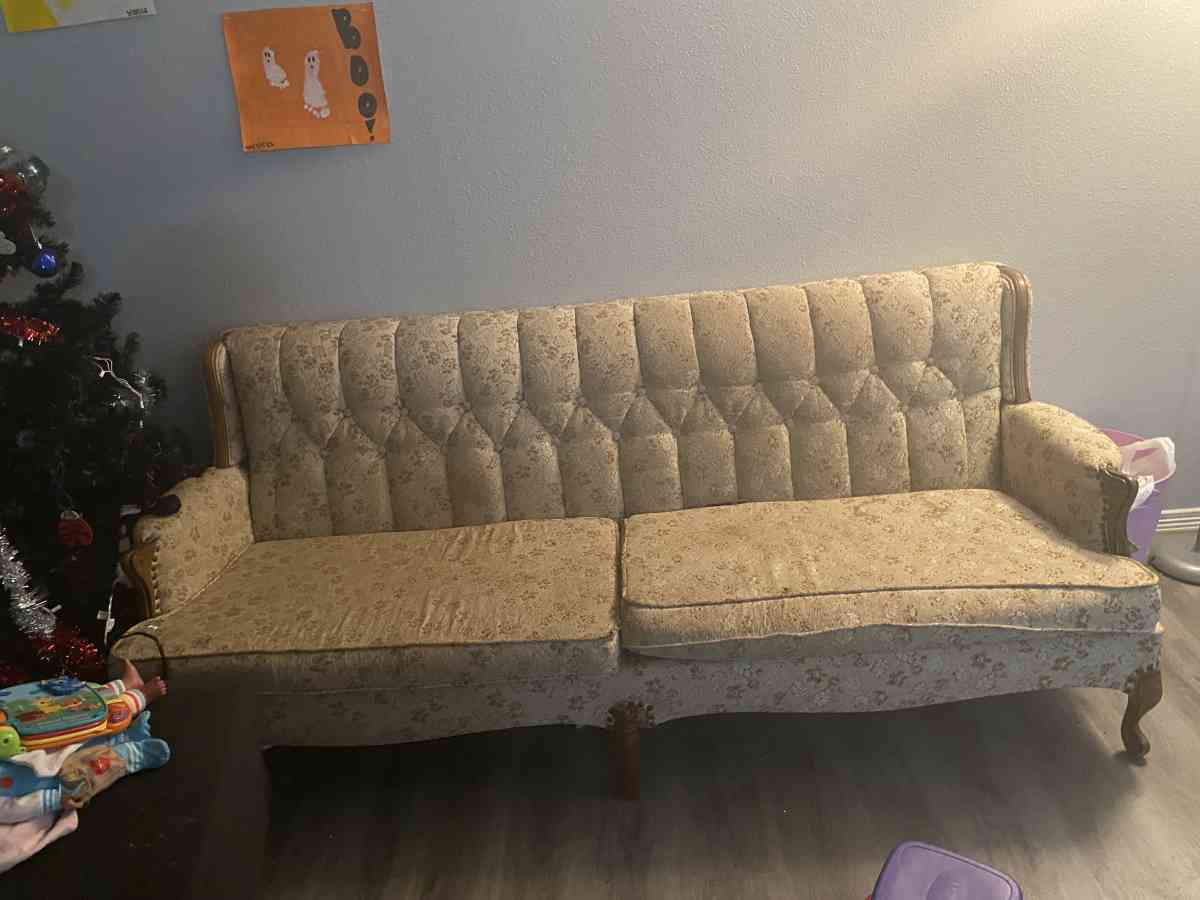 old style couch - Fayetteville, Arkansas