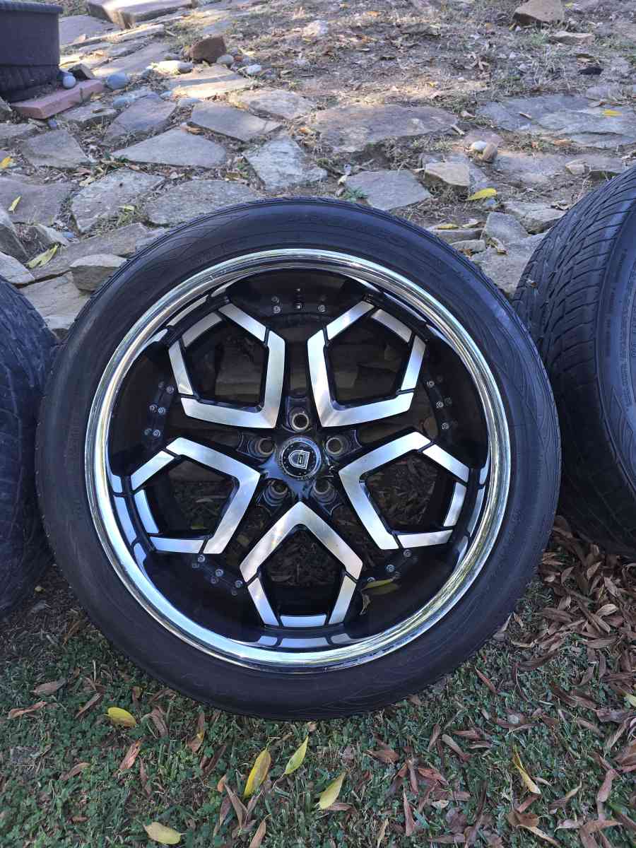 22 inch rims with tires - Grand Saline, Texas - FleaMarketBay