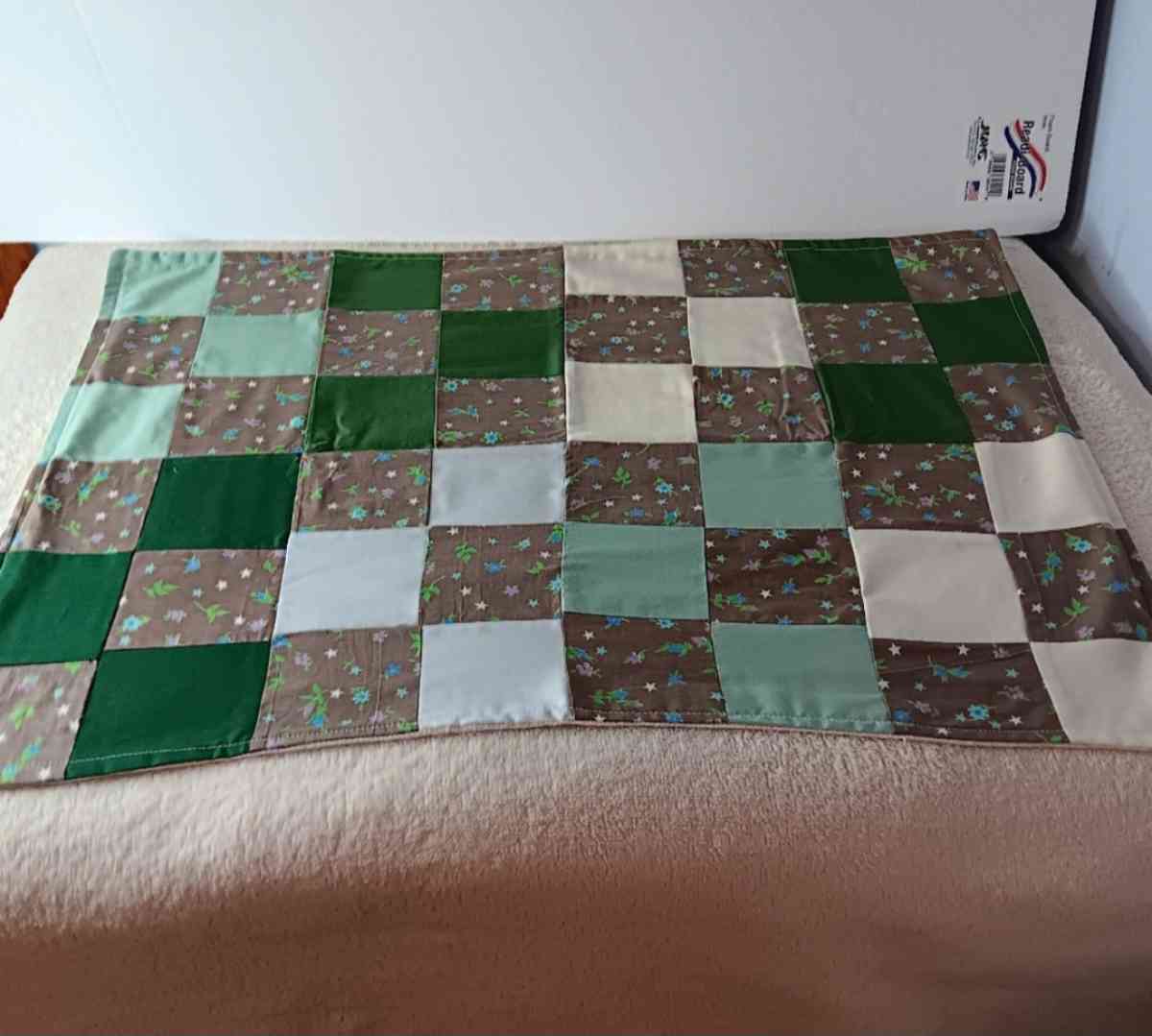 Handmade Floral Table Topper - Nashville, Arkansas - FleaMarketBay