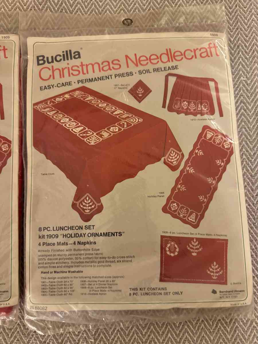 2018HMT Two New  Bucilla Christmas Needlecraft 8 Piece Lunch - Gallatin, Tennessee - FleaMarketBay