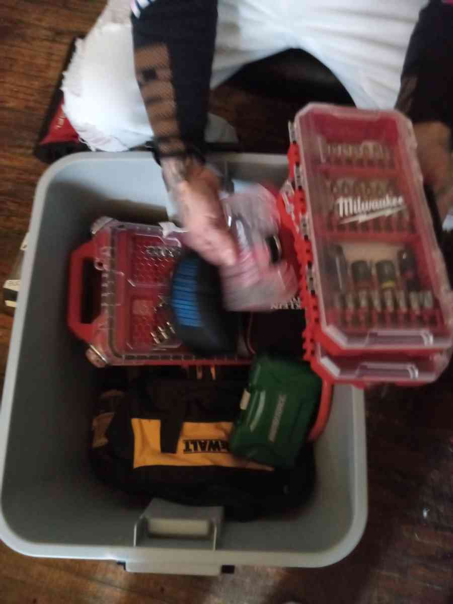 many different tools - Alicia, Arkansas - FleaMarketBay