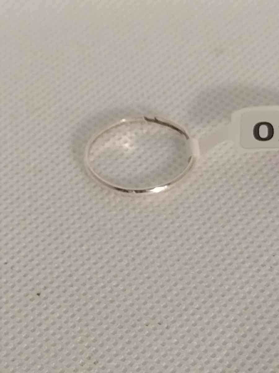 Simple Split Silver Ring - Roanoke, Virginia - FleaMarketBay