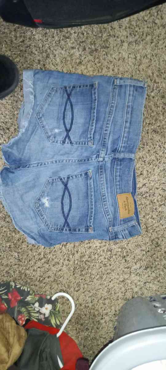 clothes lot - Cincinnati, Ohio - FleaMarketBay