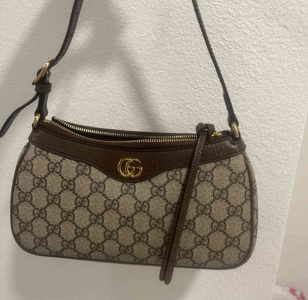 Gucci Shoulder bag - Paradise Valley, Arizona - FleaMarketBay