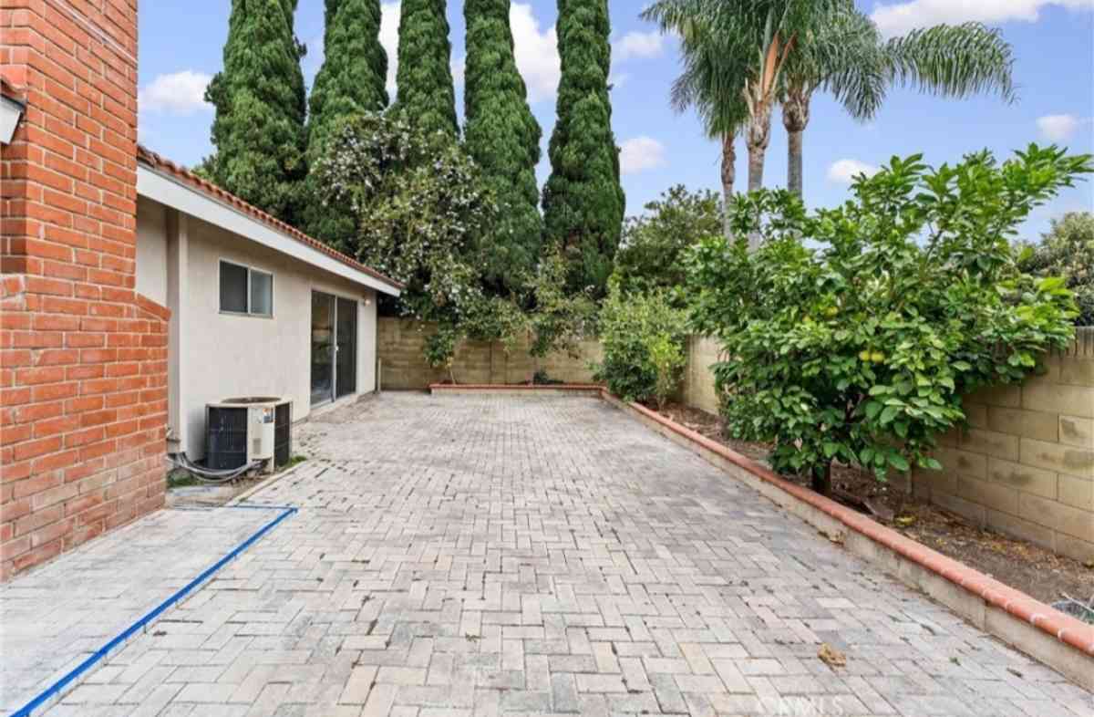 Single Family House for rent - Irvine, California - FleaMarketBay