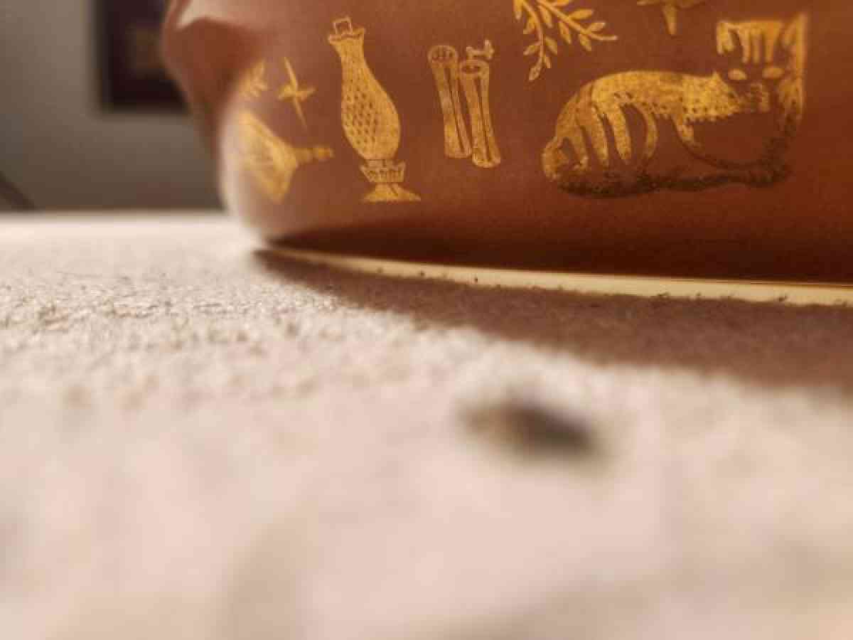 pyrex dish with gold leaf - Clinton, Massachusetts - FleaMarketBay