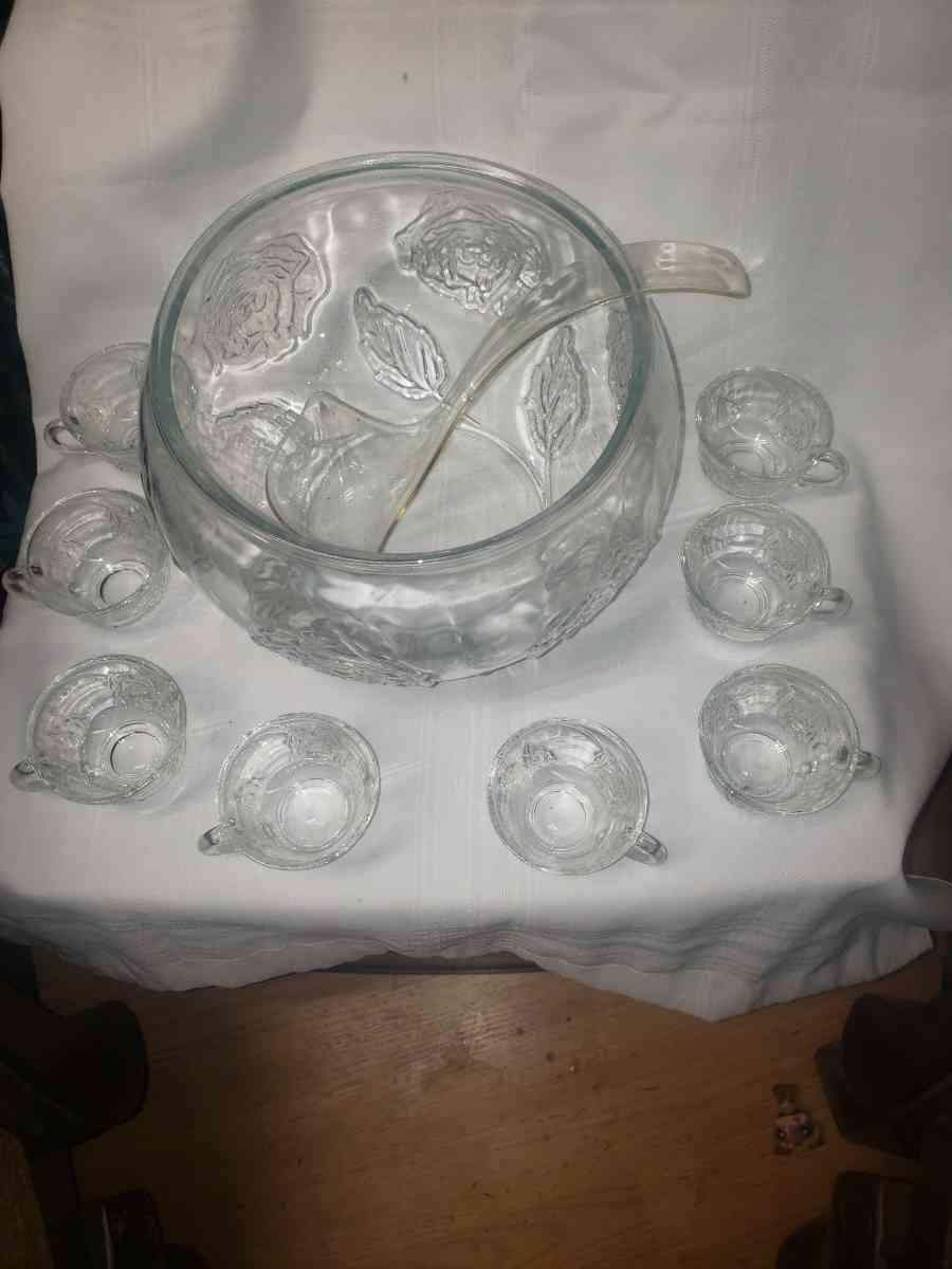 Large Rose Embossed Glass Bowl  Punch Bow - Hohenwald, Tennessee